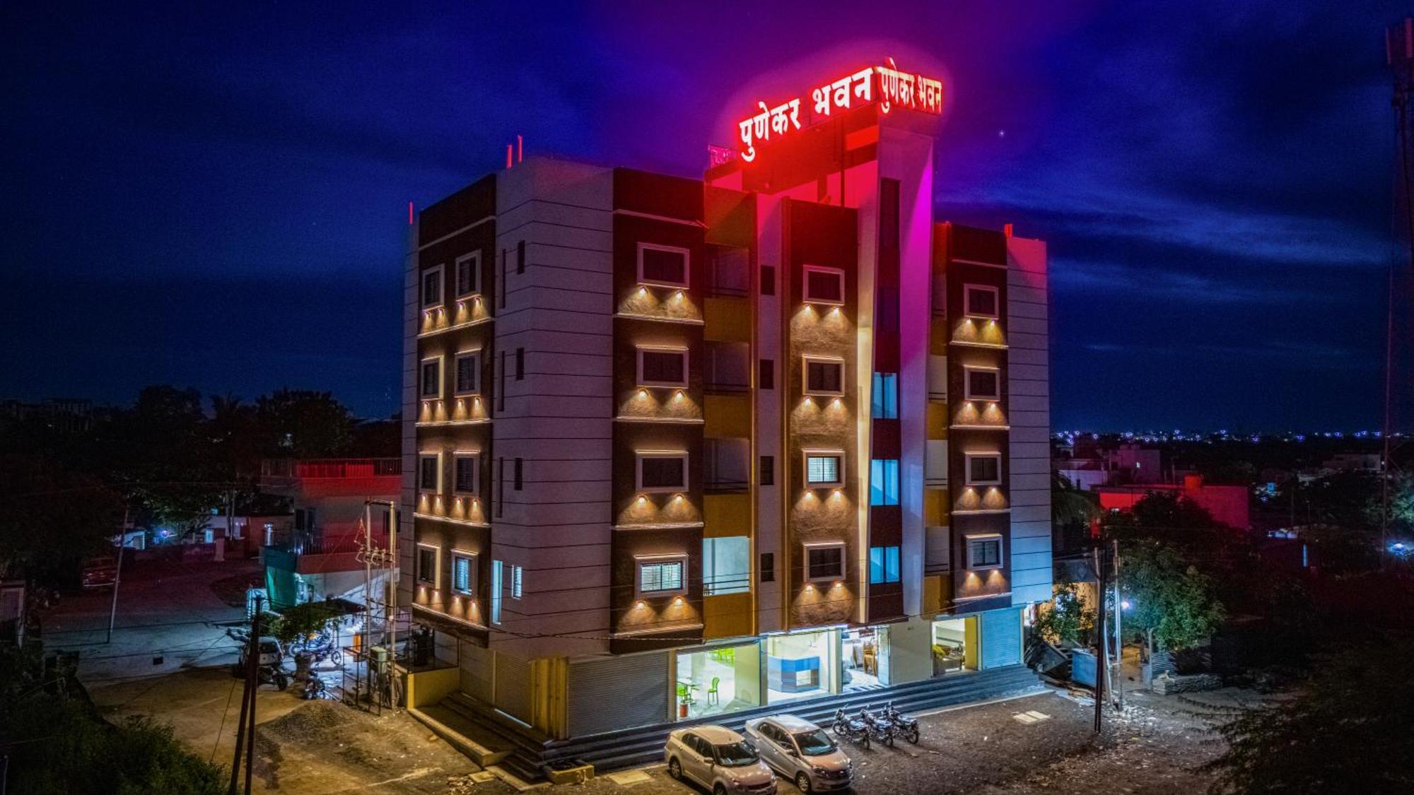Punekar Bhavan Akalkot ภายนอก รูปภาพ